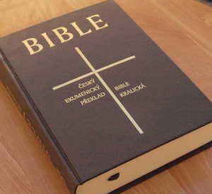 آیا باید به بی اشتباه بودن کتاب مقدس ایمان داشته باشم تا نجات یابم؟